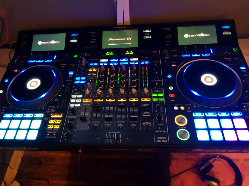 Pioneer DDJ-RZX DJ controller